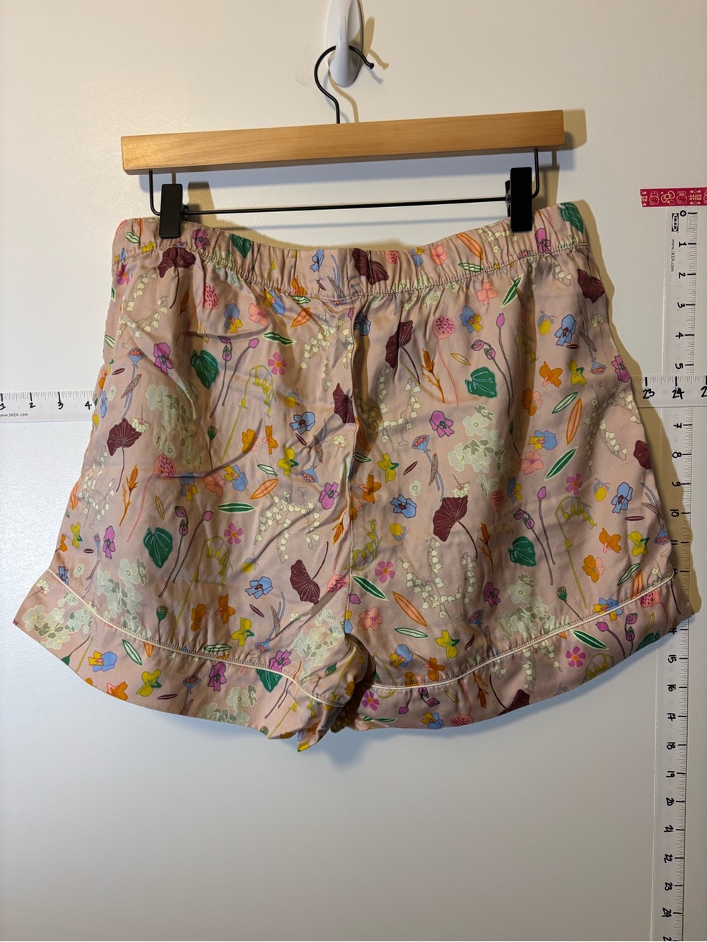 Love and Lore Floral Print Pink Elastic Waist Women’s Shorts size L - Picture 2 of 5